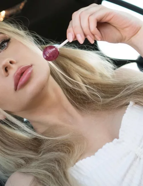 Fliaa photo 4, european, slim, blonde hair, 164 cm, 50 kg, Medium bust, Hong Kong
