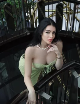 Flora Lina, 21
