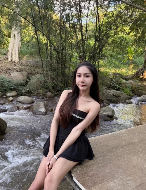 Flra photo 2, asian, slim, black hair, 160 cm, 45 kg, Medium bust, Hong Kong
