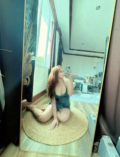 Gielis photo 9, indian, slim, brunette, 175 cm, 46 kg, Large bust, Hong Kong