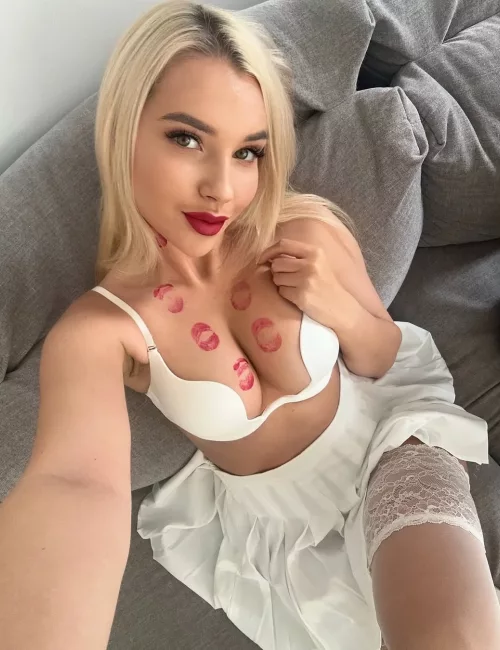 Giiona photo 6, asian, slim, blonde hair, 157 cm, 49 kg, Medium bust, Hong Kong