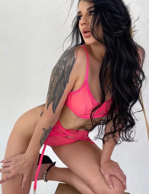 Heioia photo 3, european, slim, black hair, 167 cm, 50 kg, Large bust, Hong Kong