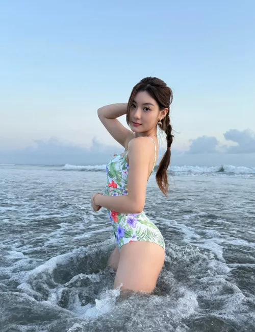Heiosa photo 2, latino, slim, black hair, 167 cm, 49 kg, Large bust, Hong Kong