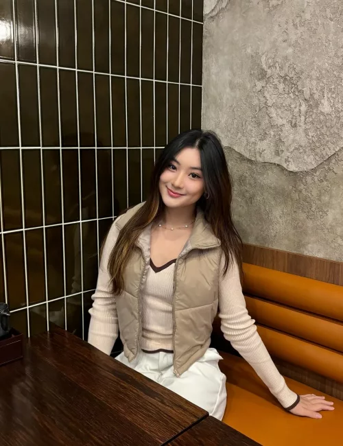 Heiosa photo 3, latino, slim, black hair, 167 cm, 49 kg, Large bust, Hong Kong