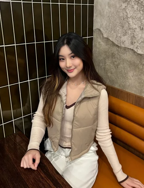 Heiosa photo 5, latino, slim, black hair, 167 cm, 49 kg, Large bust, Hong Kong