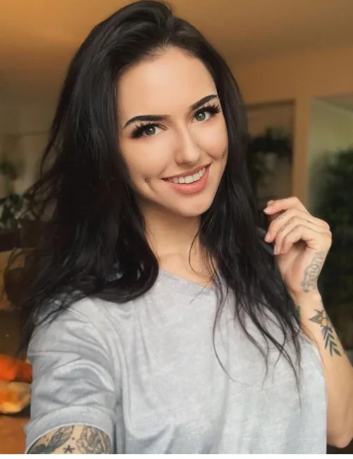 Darlia photo 2, european, average, black hair, 169 cm, 57 kg, Medium bust, Hong Kong