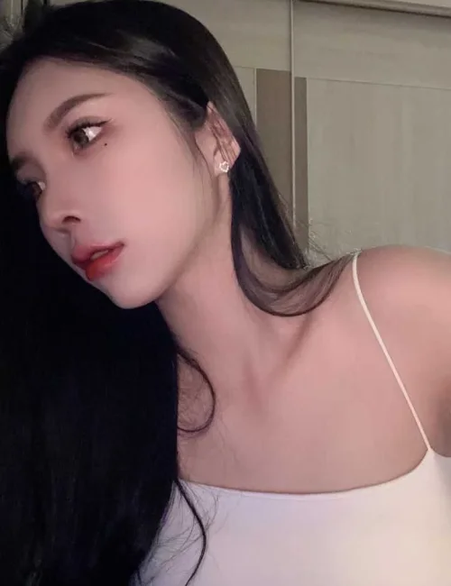 Camila photo 4, asian, slim, black hair, 166 cm, 49 kg, Medium bust, Hong Kong