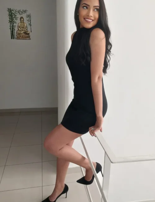 Roanna photo 9, latino, average, black hair, 173 cm, 57 kg, Small bust, Hong Kong