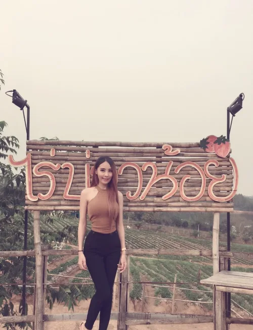 Cafe photo 3, asian, slim, brunette, 165 cm, 47 kg, Small bust, Hong Kong