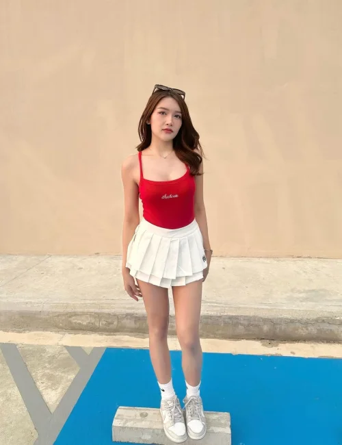 Luwes photo 4, asian, slim, brunette, 167 cm, 51 kg, Medium bust, Hong Kong