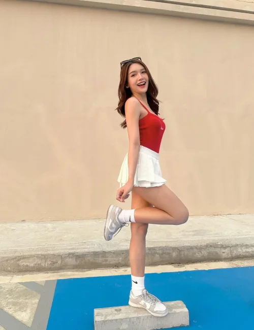 Luwes photo 5, asian, slim, brunette, 167 cm, 51 kg, Medium bust, Hong Kong