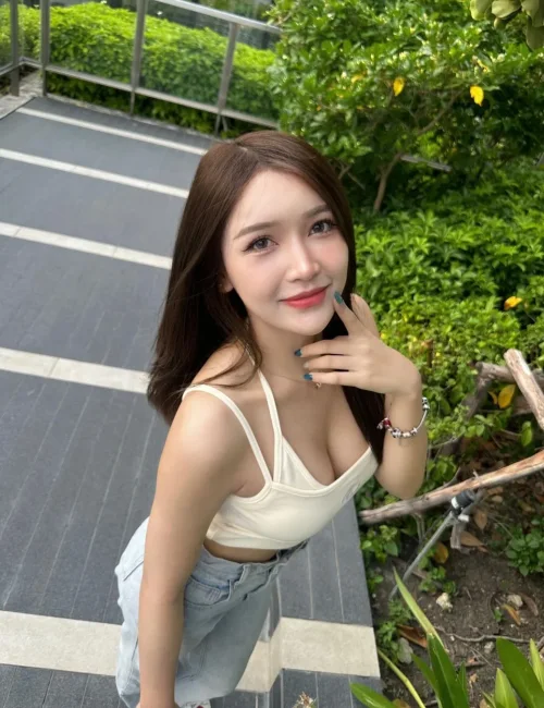 Luwes photo 6, asian, slim, brunette, 167 cm, 51 kg, Medium bust, Hong Kong