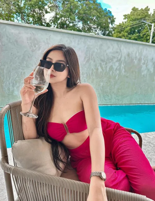 Jeenaa photo 2, asian, slim, brunette, 168 cm, 52 kg, Medium bust, Hong Kong