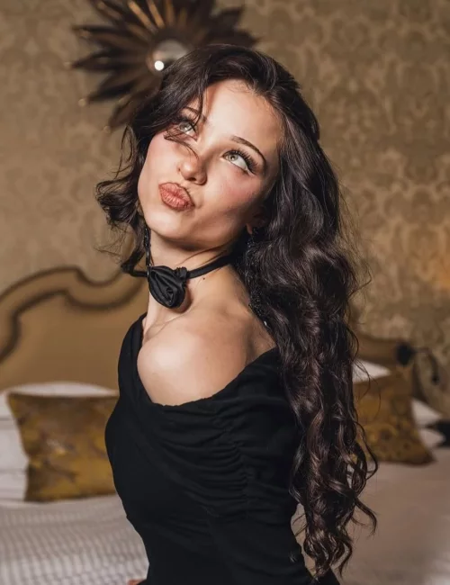 Hillary and Tori photo 2, european, slim, brunette, 169 cm, 52 kg, Medium bust, Hong Kong