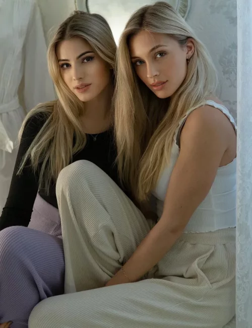 Trudy and Carmela photo 3, european, slim, blonde hair, 170 cm, 54 kg, Medium bust, Hong Kong