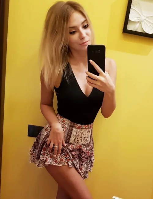 Absa photo 1, indian, slim, blonde hair, 168 cm, 59 kg, Medium bust, Hong Kong