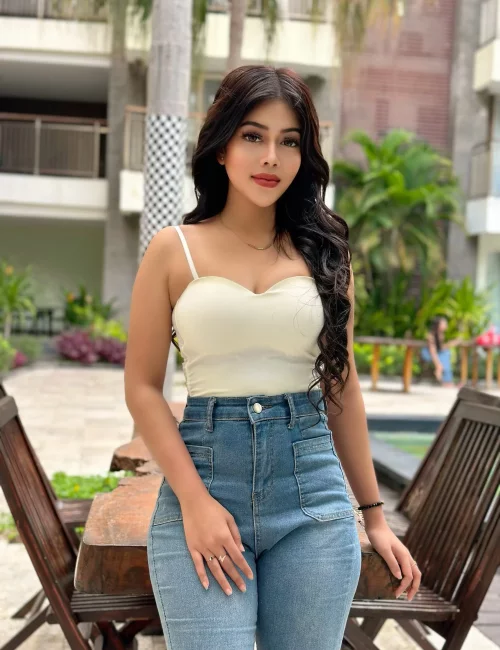 Aderna photo 1, indian, slim, black hair, 165 cm, 45 kg, Medium bust, Hong Kong