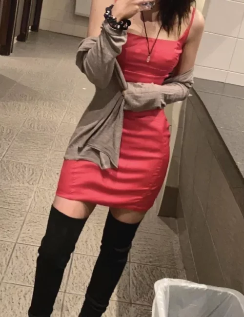 Alorly photo 3, european, slim, black hair, 170 cm, 51 kg, Medium bust, Hong Kong