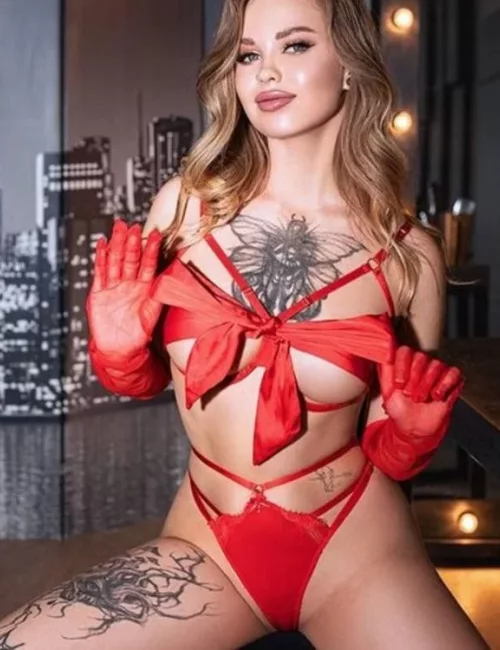 Alta photo 3, latino, average, blonde hair, 165 cm, 50 kg, Medium bust, Hong Kong