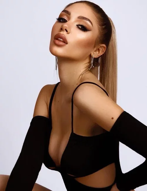 Amiaa photo 9, latino, slim, blonde hair, 161 cm, 55 kg, Medium bust, Hong Kong