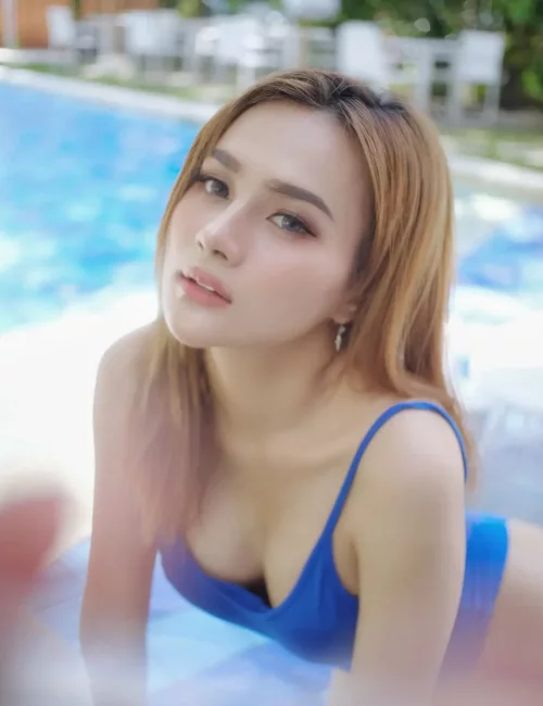Amioka photo 2, european, slim, black hair, 167 cm, 48 kg, Large bust, Hong Kong