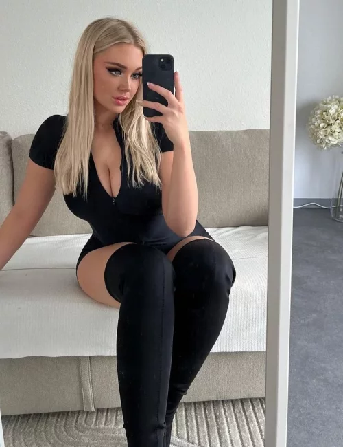 Anla photo 2, latino, slim, blonde hair, 168 cm, 52 kg, Large bust, Hong Kong