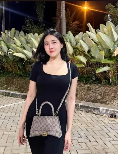 Beerya photo 8, asian, slim, black hair, 165 cm, 49 kg, Large bust, Hong Kong