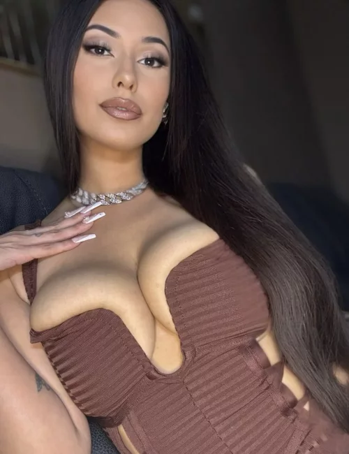 Beonta photo 6, indian, curvy, black hair, 170 cm, 88 kg, Large bust, Hong Kong
