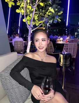 Brna photo 1, asian, slim, black hair, 165 cm, 50 kg, Large bust, Hong Kong