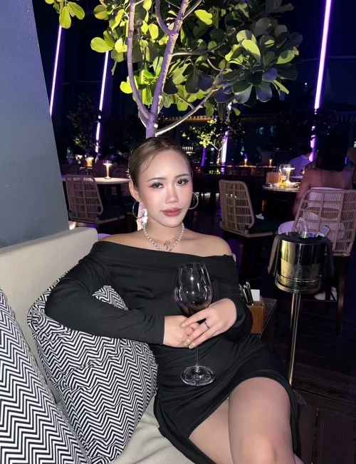 Brna photo 3, asian, slim, black hair, 165 cm, 50 kg, Large bust, Hong Kong