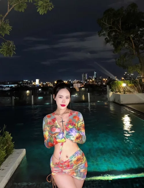 Brna photo 4, asian, slim, black hair, 165 cm, 50 kg, Large bust, Hong Kong