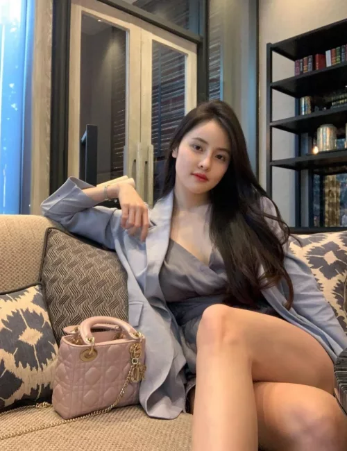 Caiana photo 4, asian, slim, black hair, 162 cm, 51 kg, Large bust, Hong Kong