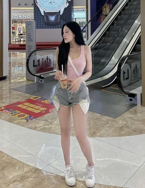 Candyia photo 2, latino, slim, black hair, 169 cm, 50 kg, Large bust, Hong Kong