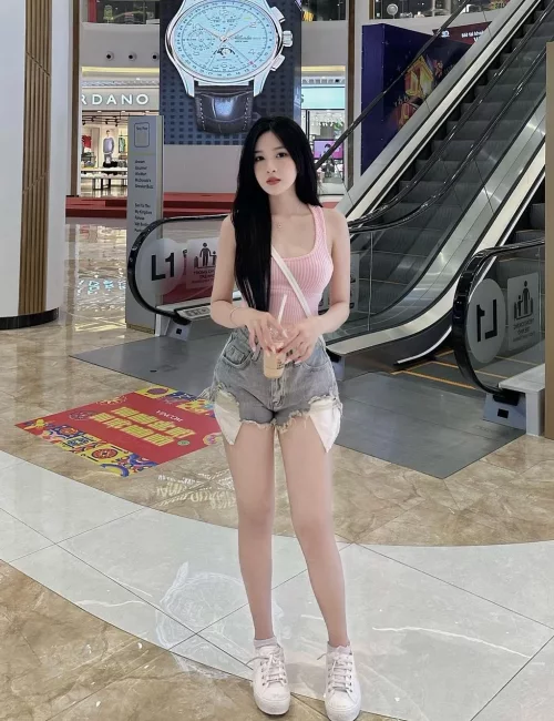 Candyia photo 4, latino, slim, black hair, 169 cm, 50 kg, Large bust, Hong Kong