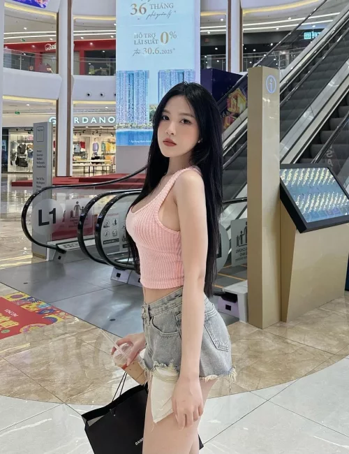 Candyia photo 5, latino, slim, black hair, 169 cm, 50 kg, Large bust, Hong Kong