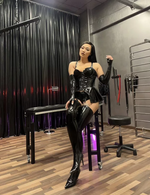 Chirsa photo 4, european, curvy, black hair, 170 cm, 56 kg, Large bust, Hong Kong