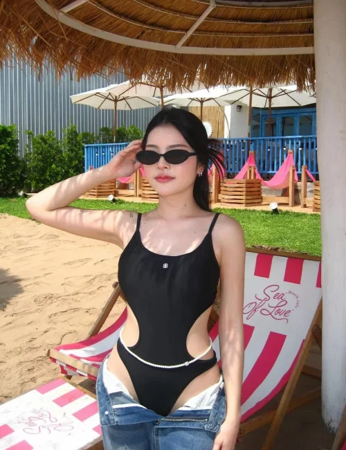 Chloeia photo 3, european, slim, black hair, 171 cm, 51 kg, Large bust, Hong Kong