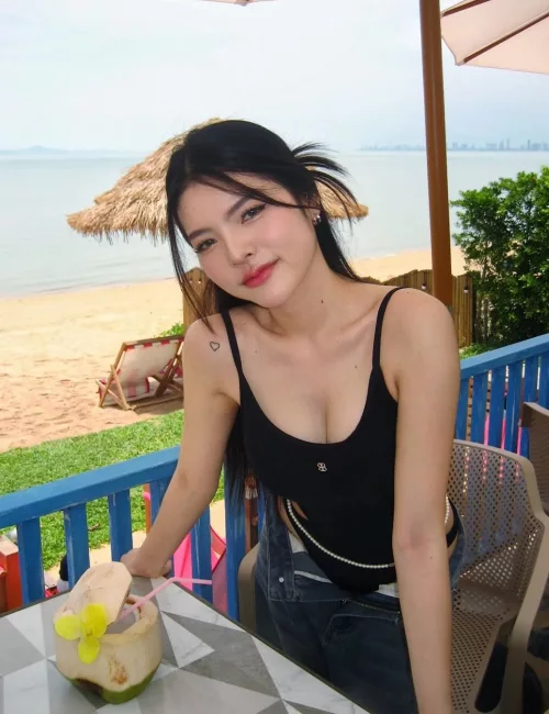 Chloeia photo 5, european, slim, black hair, 171 cm, 51 kg, Large bust, Hong Kong