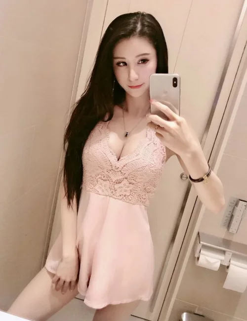 Clally photo 2, asian, slim, black hair, 164 cm, 51 kg, Large bust, Hong Kong