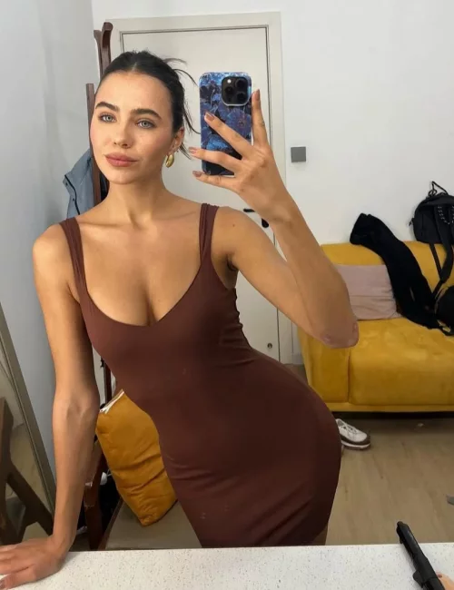 Clorra photo 4, european, slim, brunette, 168 cm, 53 kg, Medium bust, Hong Kong