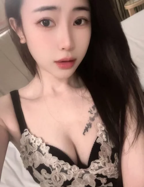 Daania photo 3, indian, slim, black hair, 161 cm, 49 kg, Medium bust, Hong Kong
