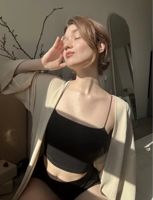 Elyaia photo 3, european, slim, brunette, 170 cm, 55 kg, Medium bust, Hong Kong