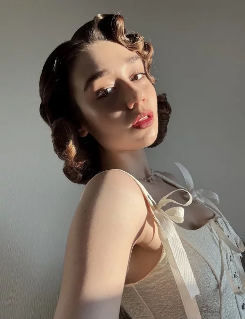 Elyaia photo 5, european, slim, brunette, 170 cm, 55 kg, Medium bust, Hong Kong