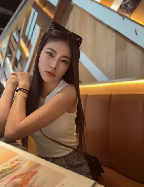 Emerna photo 4, asian, slim, black hair, 158 cm, 45 kg, Medium bust, Hong Kong