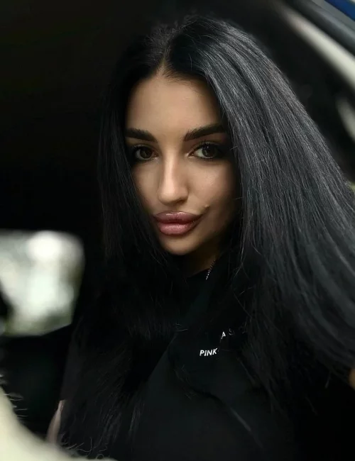Esiona photo 1, slavic, slim, black hair, 165 cm, 52 kg, Medium bust, Hong Kong