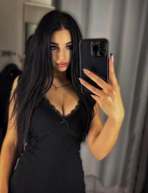 Esiona photo 3, slavic, slim, black hair, 165 cm, 52 kg, Medium bust, Hong Kong