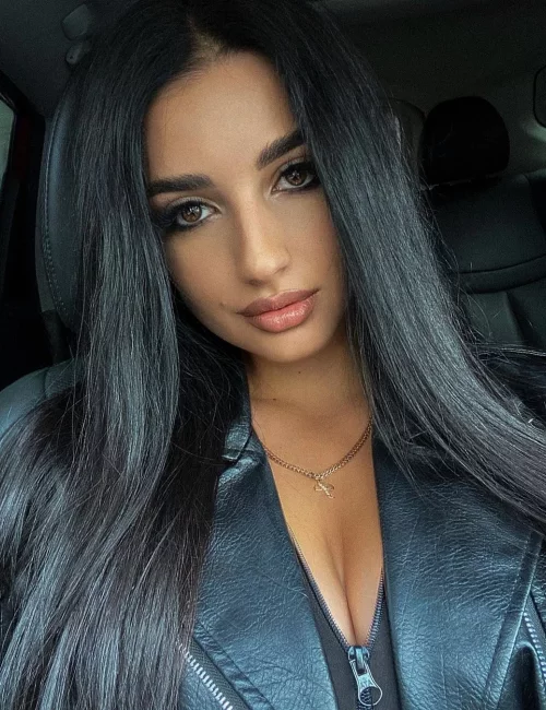 Esiona photo 6, slavic, slim, black hair, 165 cm, 52 kg, Medium bust, Hong Kong
