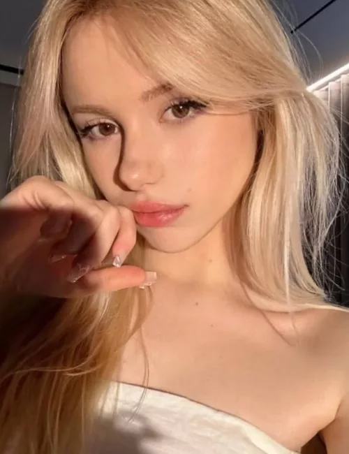 Fiary photo 1, slavic, slim, blonde hair, 165 cm, 49 kg, Small bust, Hong Kong
