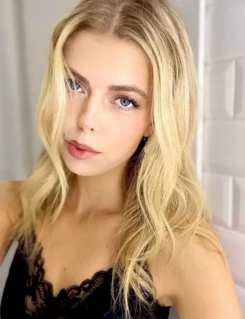 Fiorma photo 3, european, slim, blonde hair, 168 cm, 52 kg, Medium bust, Hong Kong